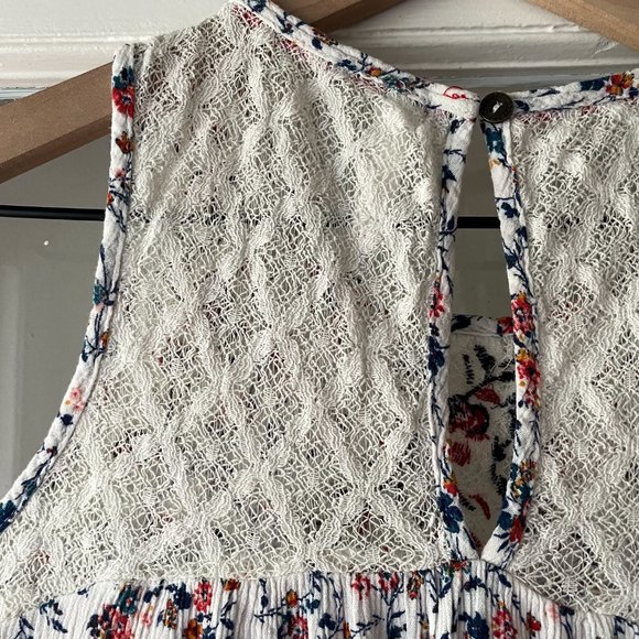 Floral Print Lace Detail Sleeveless Top - Picture 5 of 6